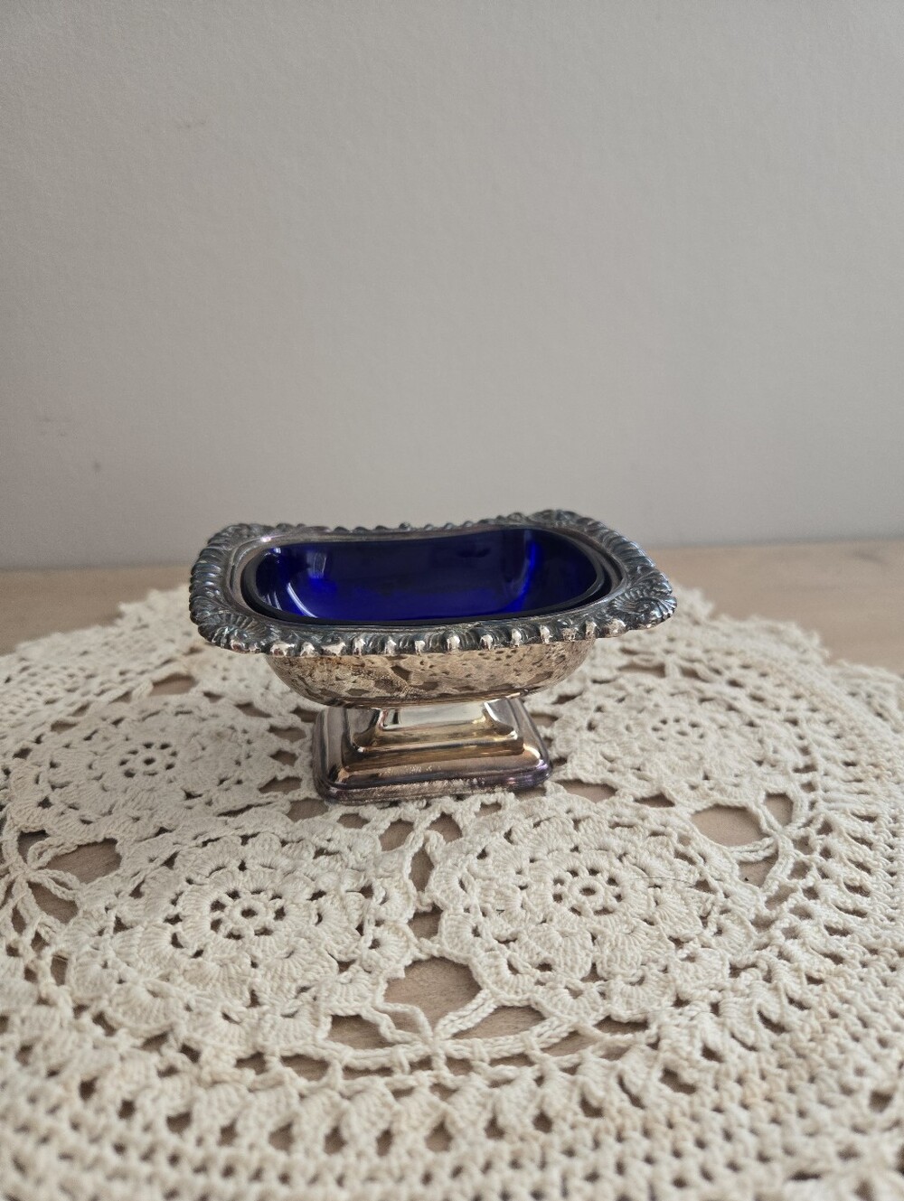 Vintage Silverplate & Cobalt Blue Glass Footed Salt Cellar Condiment Dish - Picture 2 of 8
